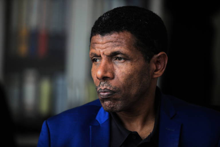 Maratonista ex-recordista mundial, Gebrselassie se compromete a lutar em guerra na Etiópia