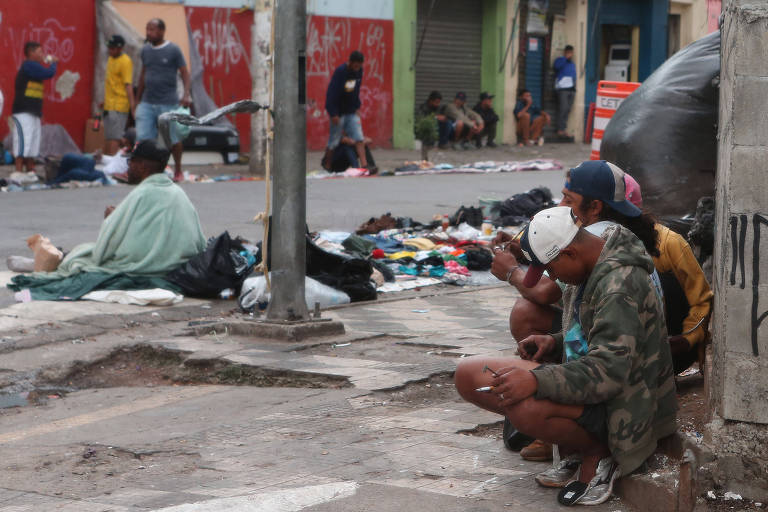 Rua Helvétia, em região já fora do fluxo, também é cenário de uso de drogas