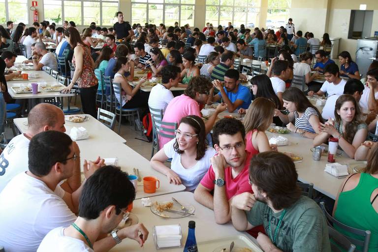 Além do estudo, os alunos das universidades federais também terão de se preocupar em conseguir dinheiro para pagar as refeições nos bandejões na volta ao ensino presencial