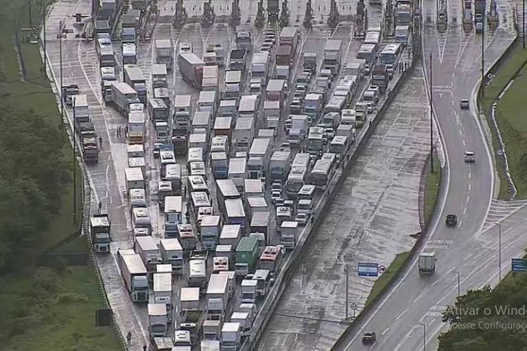 Rodovias de SP têm congestionamento na saída para o Carnaval