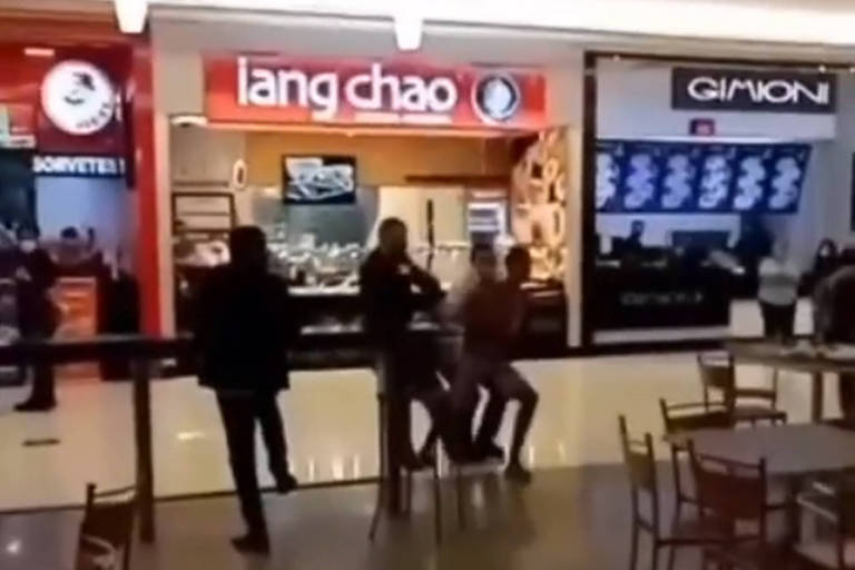 Vídeo mostra jovem que pede comida sendo retirado de shopping em Natal
