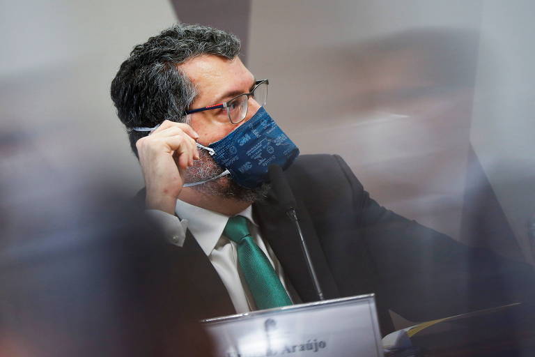 Ex-ministro Ernesto Araújo defende gestão da pandemia em entrevista à BBC