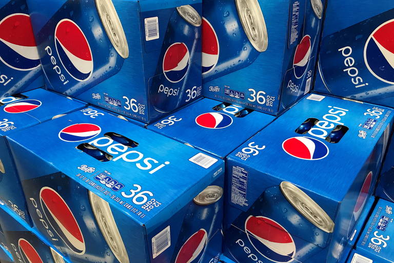 Engradados de Pepsi exibidos em mercado em Carlsbad, Califórnia, nos Estados Unidos