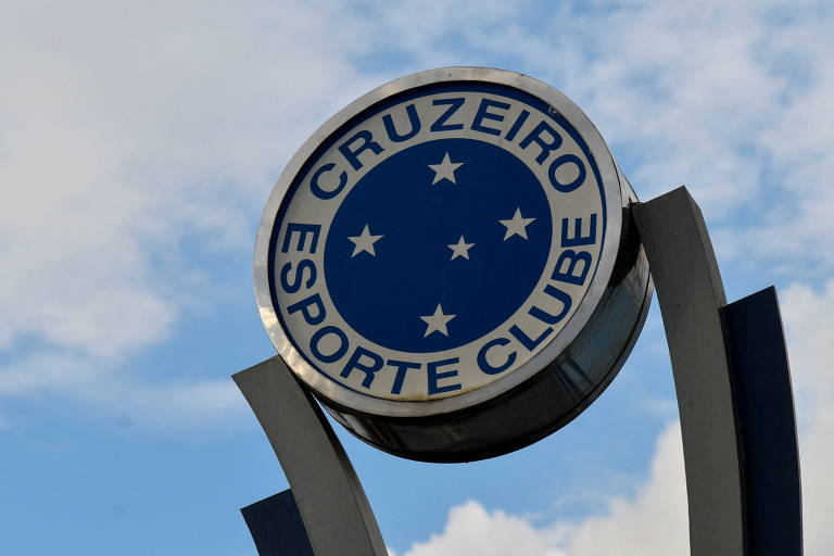 Construção com o símbolo do Cruzeiro 