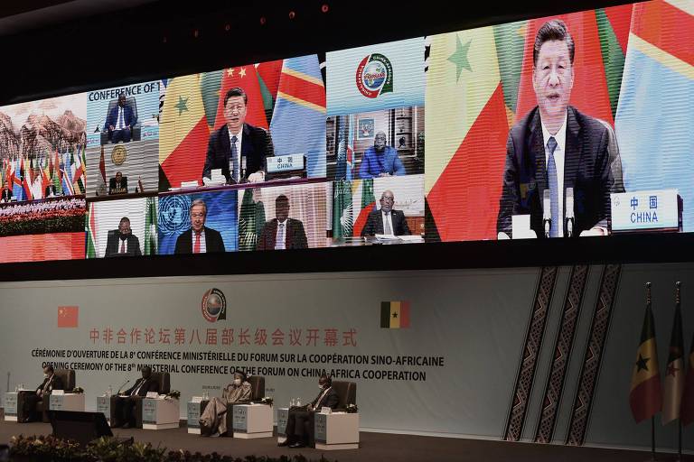 O líder chinês, Xi Jinping, discursa durante encontro em Dacar, no Senegal 