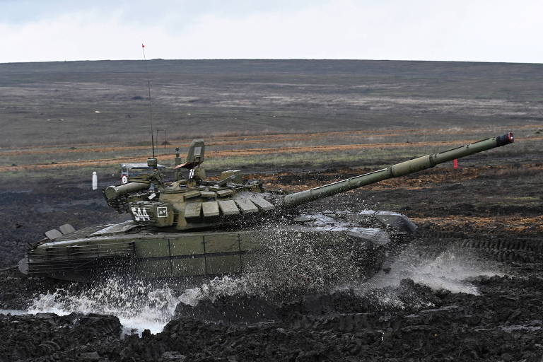 Tanque russo T-72B3 durante exercício militar na região de Rostov