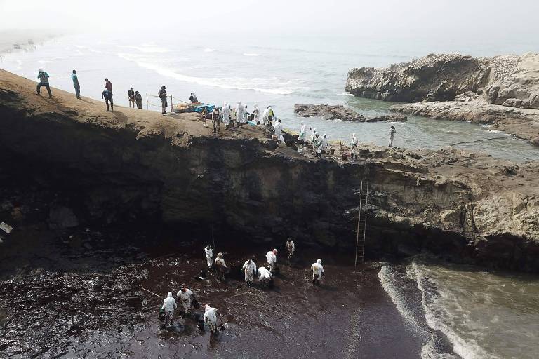 Peru declara emergência ambiental por causa de vazamento de óleo após tsunami