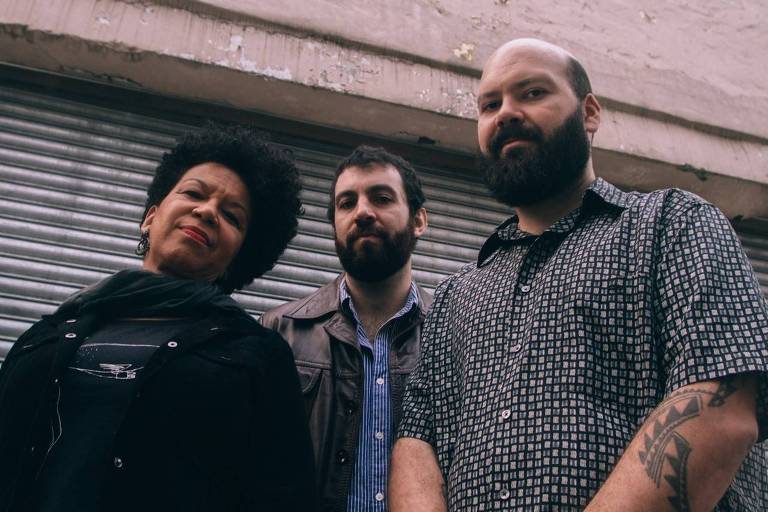 O trio musical Metá Metá é formado por Kiko Dinucci, Juçara Marçal e Thiago França