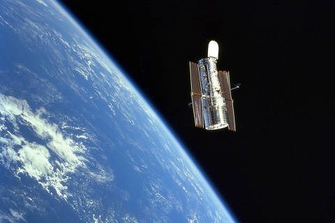 In celebration of the 25th anniversary of NASA's first space servicing mission to the Hubble Space Telescope, we are sharing this gallery of images from all five of the Hubble servicing missions.
Astronauts serviced Hubble for the first time in December 1993. Including that trip, there have been five astronaut servicing missions to Hubble between 1993 and 2009.
How did astronauts repair and service the Hubble Space Telescope more than 300 miles above the surface of the Earth? Watch Hubble astronauts as they discuss servicing from the innovative Robotics Operations Center: 

Credit: NASA