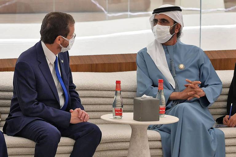 O presidente israelense, Isaac Herzog, encontra-se com o emir de Dubai, xeque Mohammed bin Rashid al-Maktoum