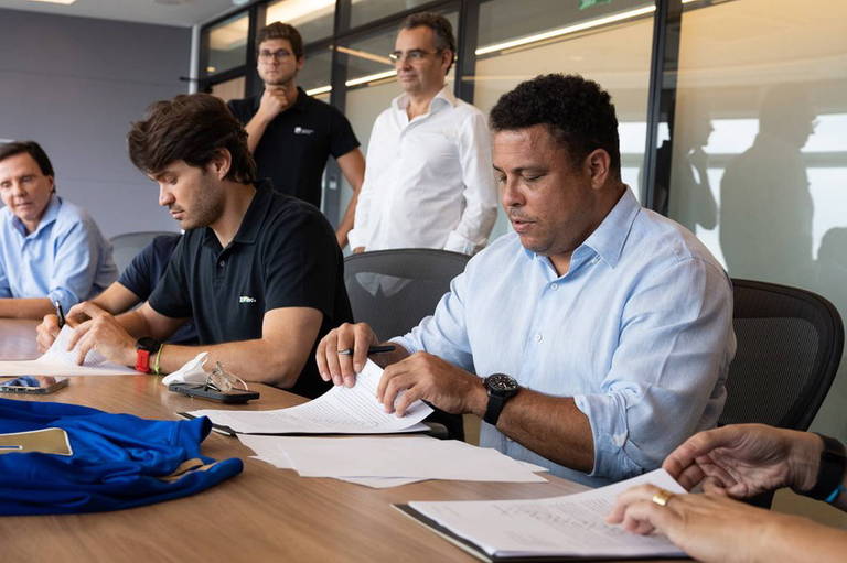 Ronaldo vende SAF do Cruzeiro por R$ 600 milhões