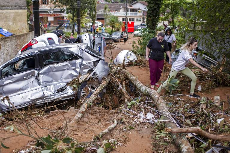 Fortes chuvas arrasam Petrópolis (RJ); veja imagens 