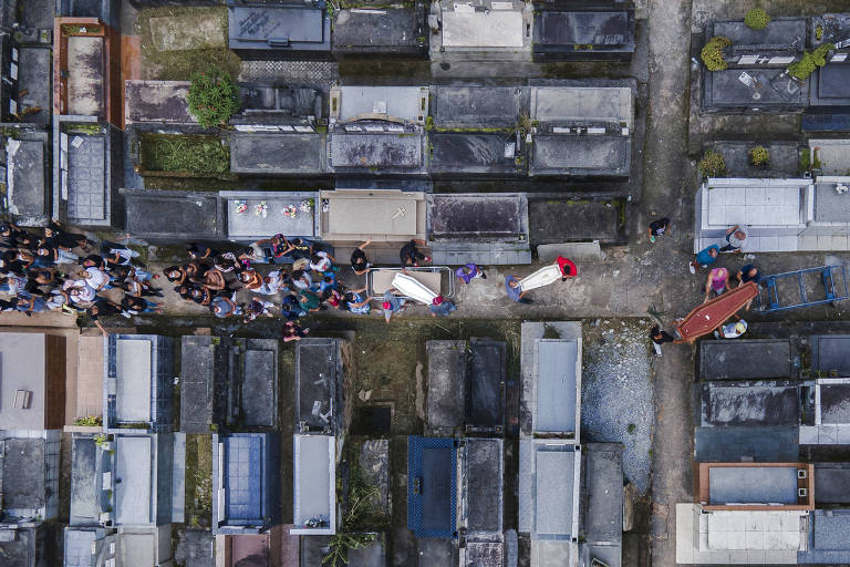 Fortes chuvas arrasam Petrópolis (RJ); veja imagens 