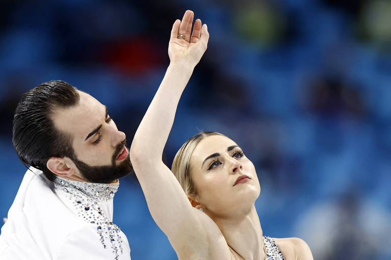 Timothy Leduc se apresenta com sua parceira Ashley Cain-Gribble em Pequim