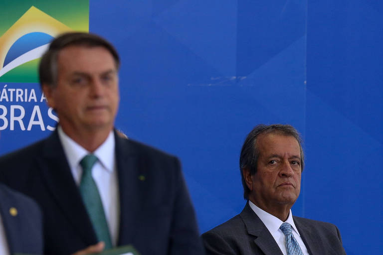 O presidente Jair Bolsonaro e o presidente do PL, Valdemar Costa Neto, em evento no Planalto
