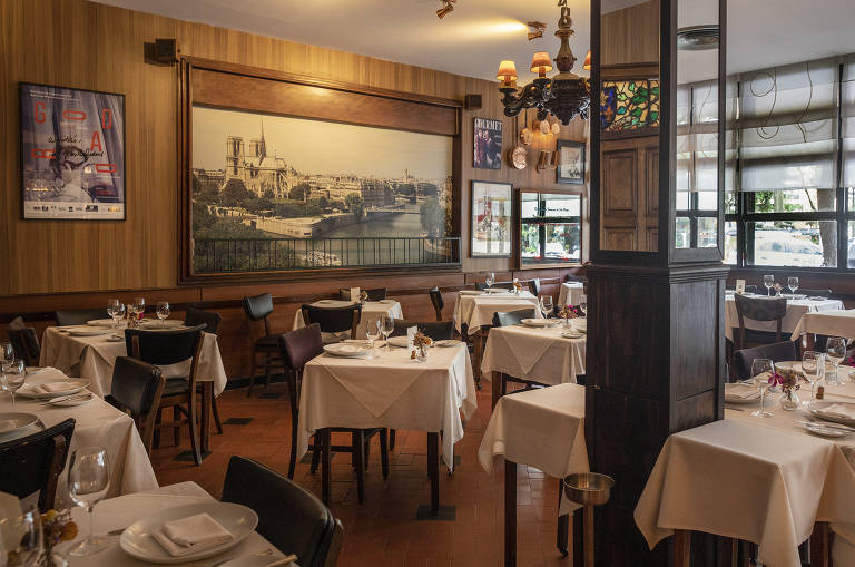 Tradicional La Casserole, restaurante com menu dedicado a clássicos da comida francesa, que fica no Largo do Arouche, no centro de São Paulo