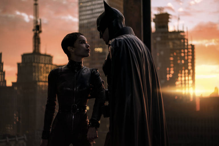 Zoë Kravitz e Robert Pattinson em cena do filme "Batman", de Matt Reeves