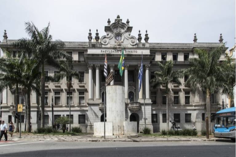 Fachada da Faculdade de Direito da USP no Largo São Francisco (SP)