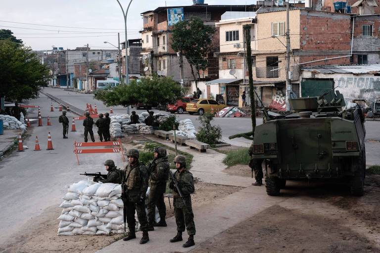 Militares usaram em favelas do RJ blindados suíços exportados para uso humanitário