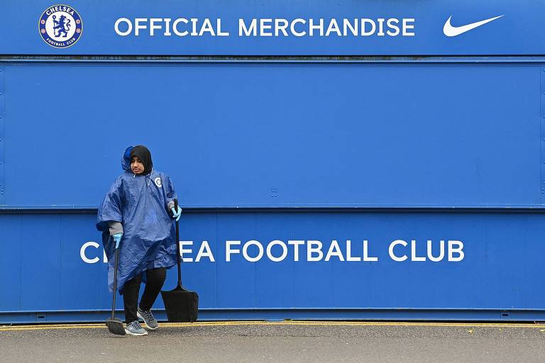 Guerra na Ucrânia muda a vida do Chelsea, que tenta se manter na Champions