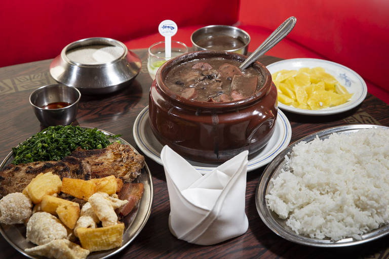 Veja imagens do restaurante Star City, que serve feijoada famosa em SP