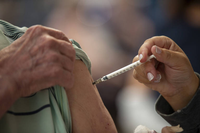 SP começa a aplicar vacina atualizada contra a Covid nesta quarta