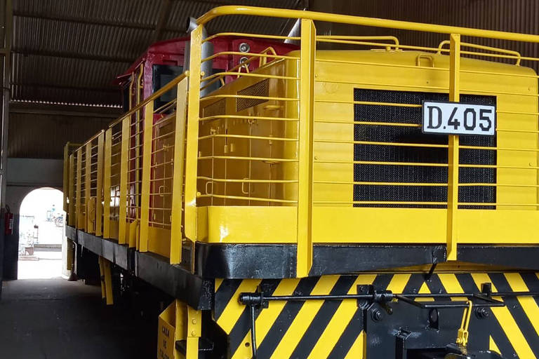 Estação centenária em cidade mineira ganha locomotiva fabricada há 58 anos