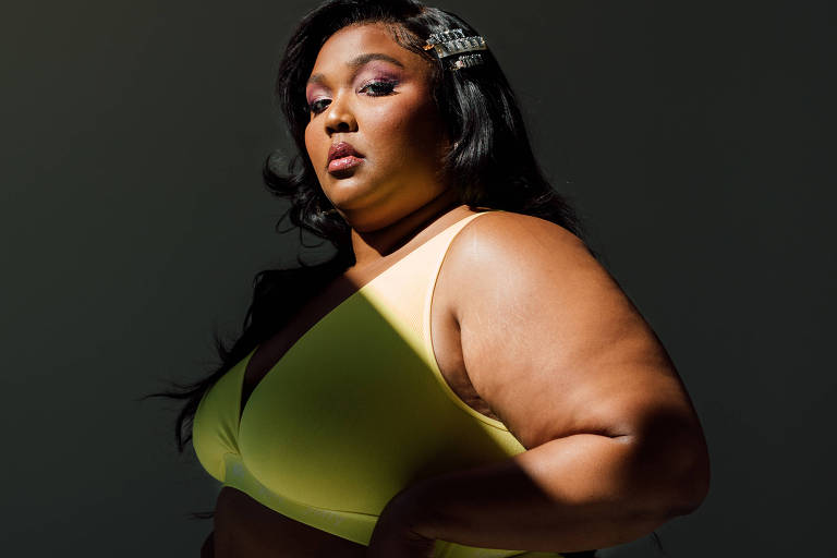 Lizzo fala da relação com o corpo e como decidiu 'revolucionar o shapewear'