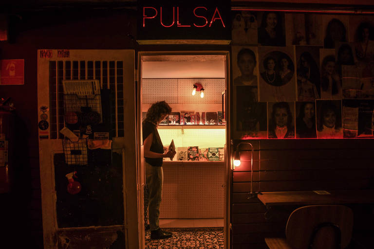 Fachada da Livraria Pulsa, que foi aberta no início de abril dentro do bar Das