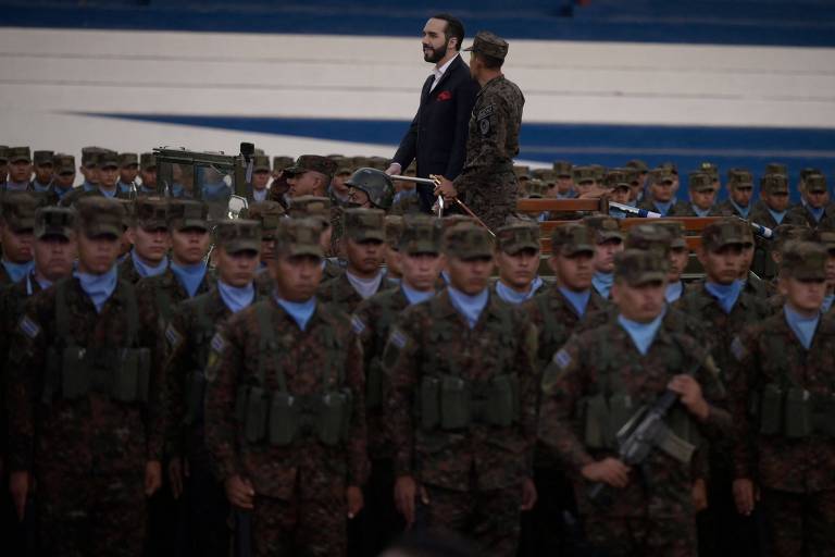 Presidente de El Salvador está obcecado em silenciar contrapesos, diz jornalista