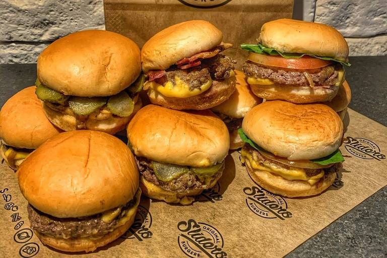 Hamburgueria em SP faz competição de quem come mais lanches; saiba qual é o recorde