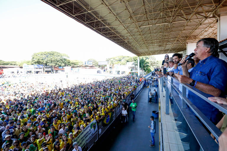 O presidente Jair Bolsonaro (PL) discursa na cerimônia de abertura da 87ª Expozebu, em Uberaba, MG