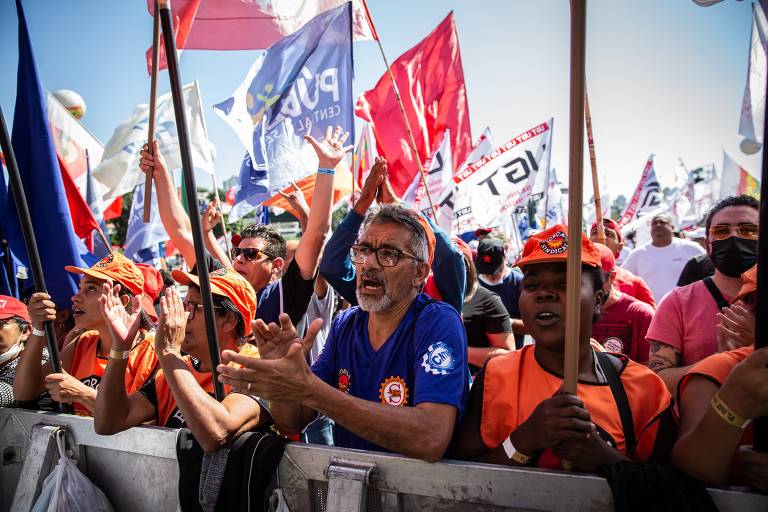 Dia do Trabalho em SP tem protesto contra fome e inflação