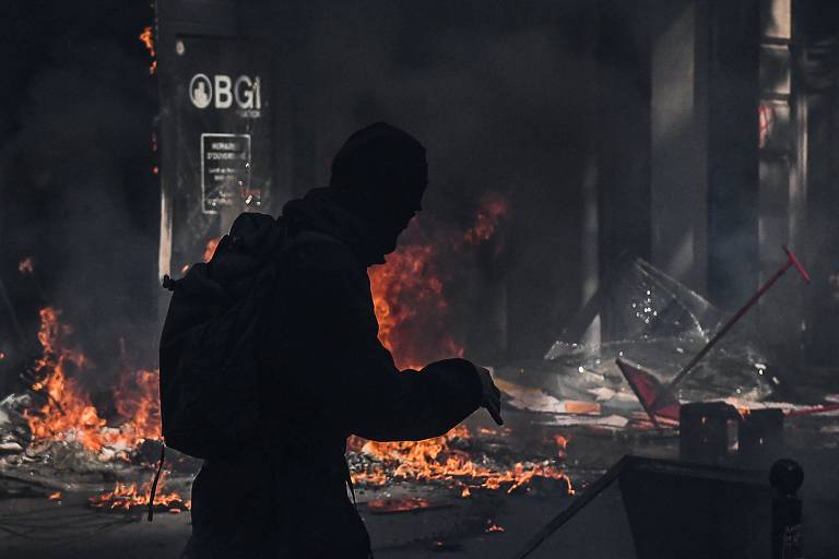 Protestos e focos de violência no 1º de Maio na França pressionam o reeleito Macron