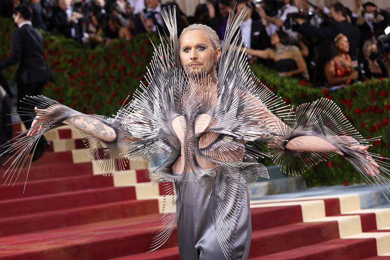 Met Gala 2022: Famosos apostam em looks exóticos no tradicional baile