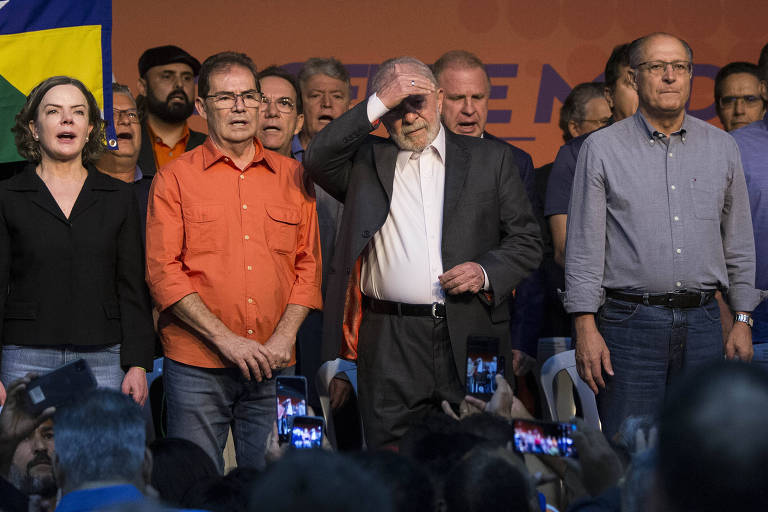 Solidariedade toca Hino Nacional para Alckmin para abafar Internacional Socialista