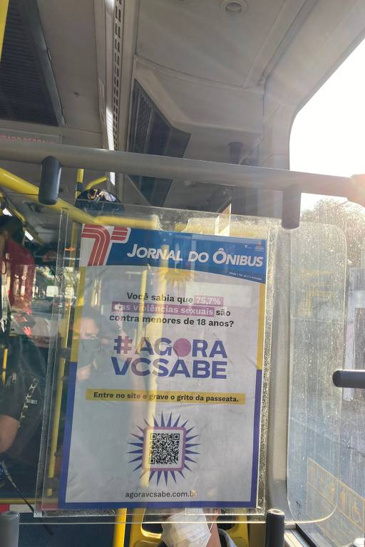 cartaz em ônibus