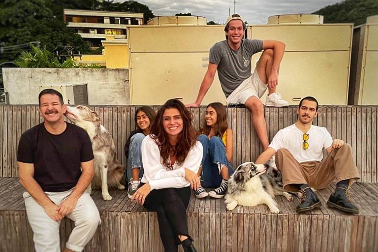 Murilo Benício e Giovanna Antonelli aparecem em foto com todos os filhos