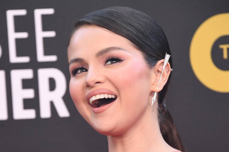 Selena Gomez fala sobre vida amorosa: 'Já aceito qualquer um'