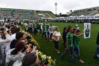 Chapecoense pede at� 85% de desconto em indeniza��es a fam�lias de v�timas da trag�dia