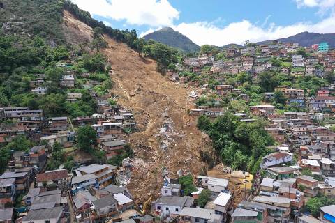 Aerial view after a mudslide in Petropolis, Brazil on February 17, 2022 during the second day of rescue operations. - Torrential rains and floods that hit the Brazilian city of Petropolis killed at least 104 people, officials reported Thursday, as the toll from the disaster continued to rise. (Photo by CARL DE SOUZA / AFP)