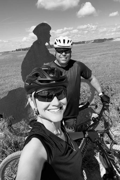 Ronaldo Fenômeno cumpre a promessa e faz o Caminho de Santiago de Compostela de bicicleta com a esposa Celina Locks