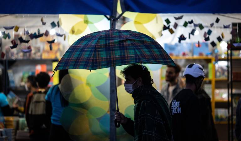 Veja imagens da Feira do Livro, no Pacaembu