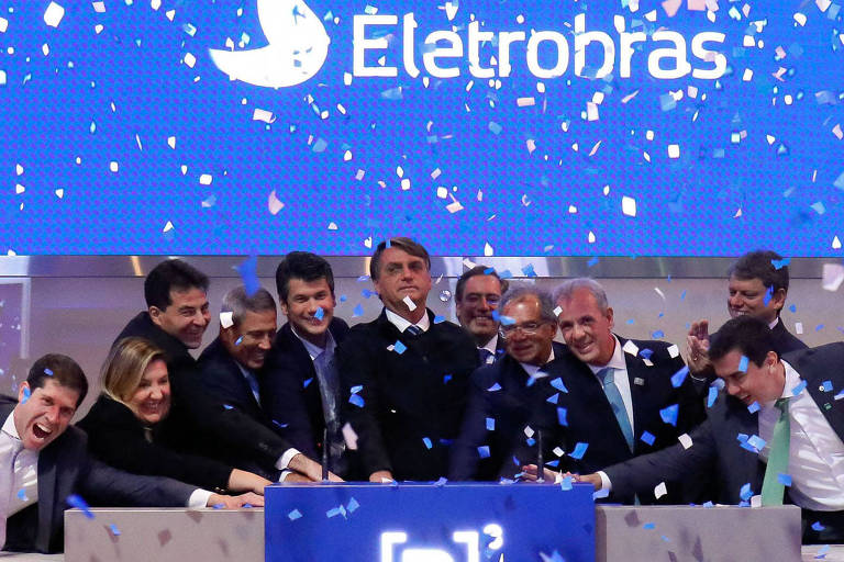 O ex-presidente Jair Bolsonaro e ex-integrantes do governo, na B3, durante ato de privatização da Eletrobras