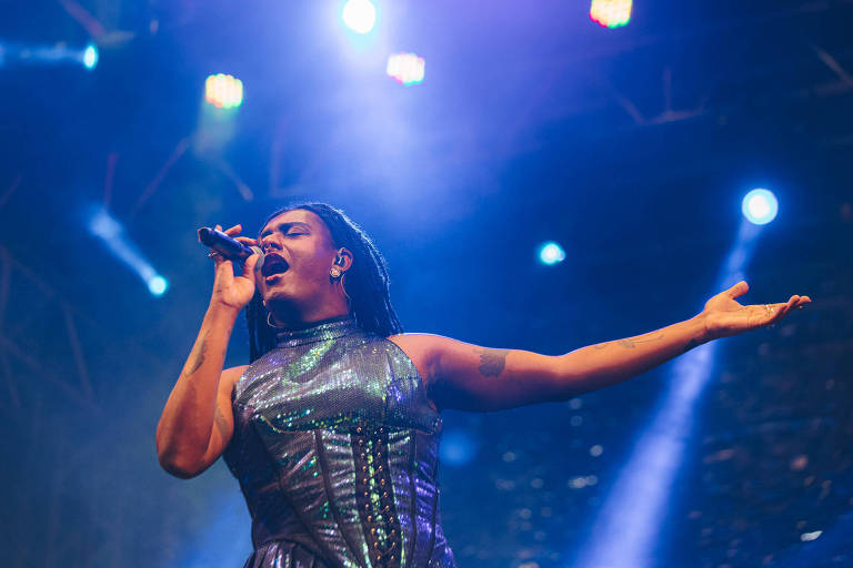 Liniker em show no festival Forró da Lua Cheia, em Altinópolis, interior de São Paulo