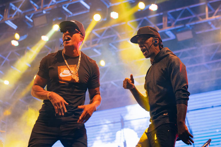 Mano Brown (esq.) e Ice Blue em show do Racionais MC's 