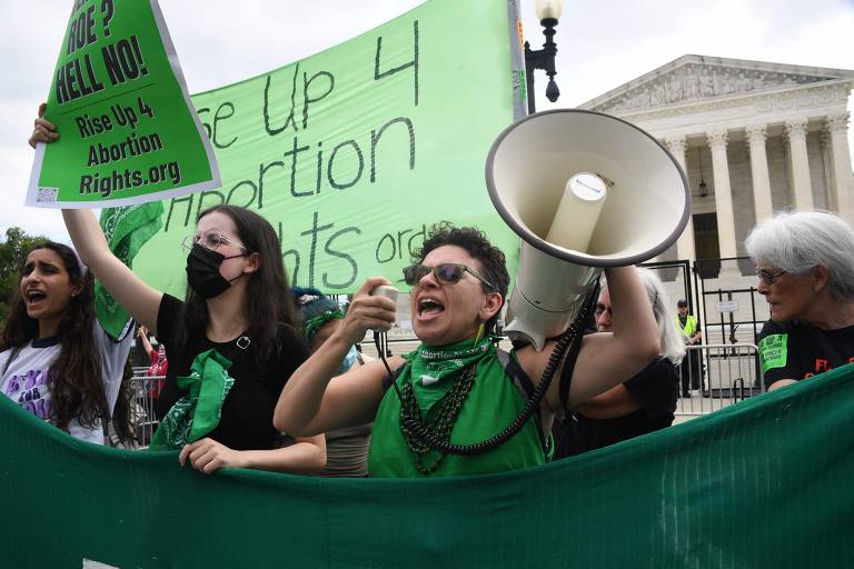 Veja reações à decisão que baniu direito constitucional ao aborto nos EUA