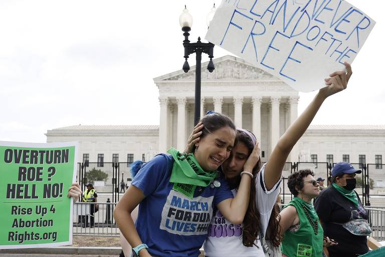 Veja reações à decisão que baniu direito constitucional ao aborto nos EUA