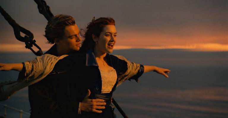 Cena do filme 'Titanic' na qual Rose e Jack se beijam ao som de 'My Heart Will Go On', de Céline Dion