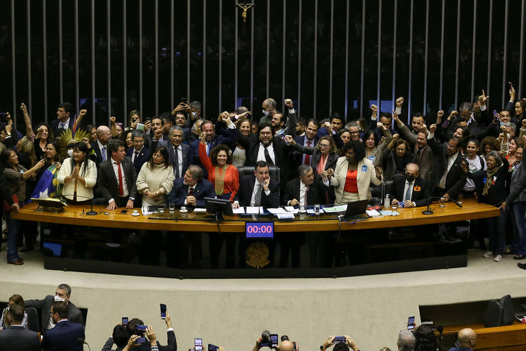 Artistas acompanham e comemoram na sessão do Congresso Nacional que derrubou o veto do governo Bolsonaro às leis Aldir Blanc e Paulo Gustavo, em julho de 2022
